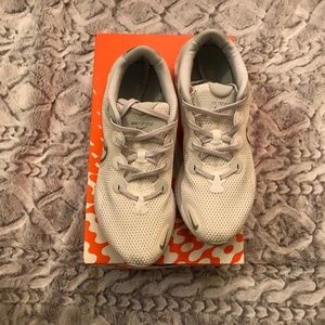 Women Nike Renew Run size 9